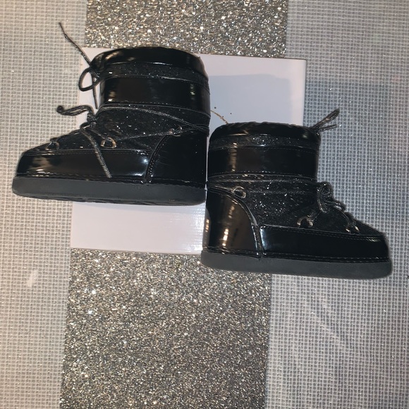 Girls Moon Boots - Picture 3 of 7